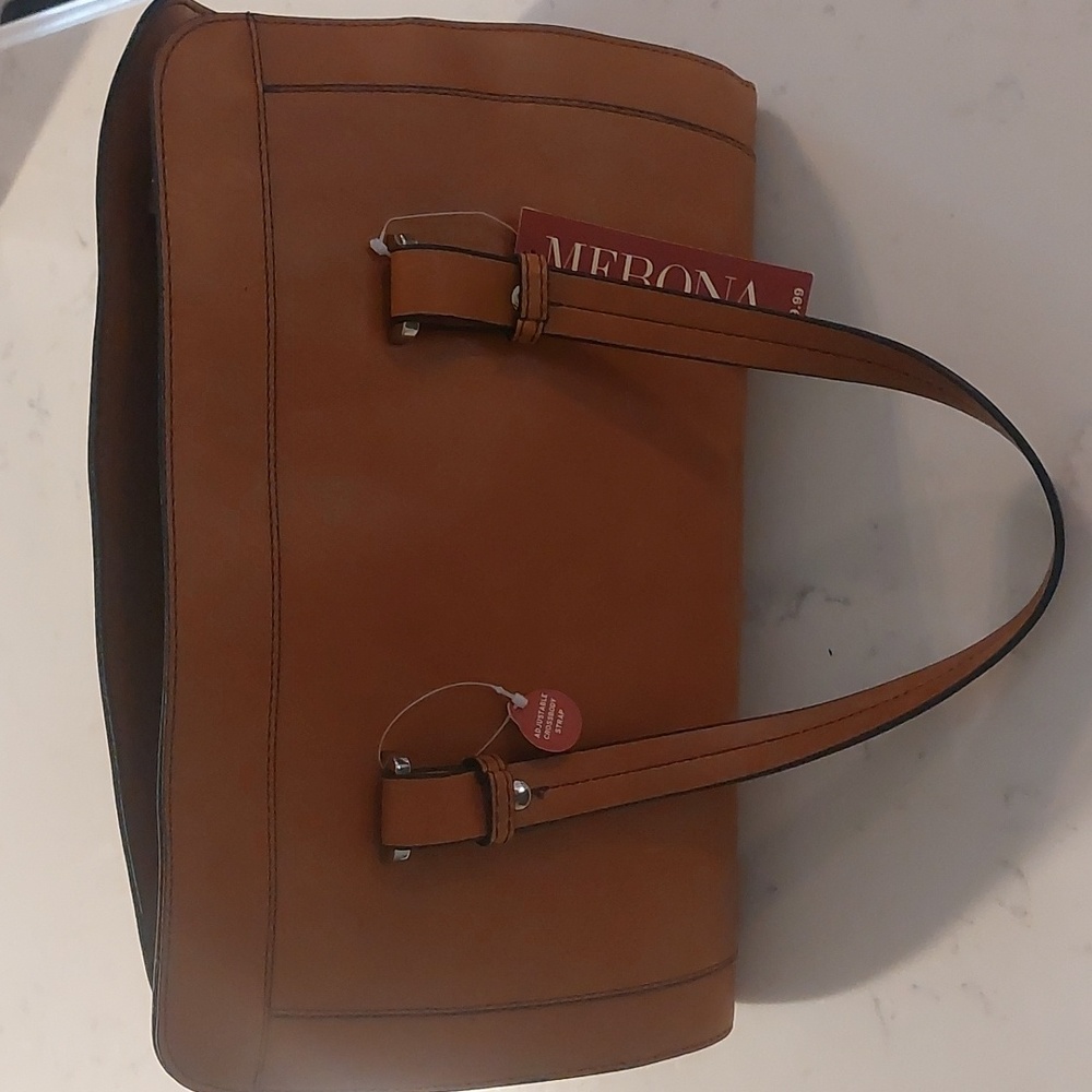 Merona  bag crossbody  with adjustible strap